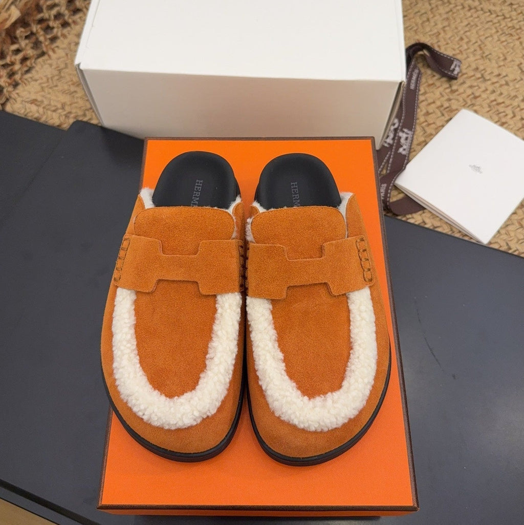 HERMES 25S MULE IN ORANGE SUEDE MIX WHITE SHEARLING