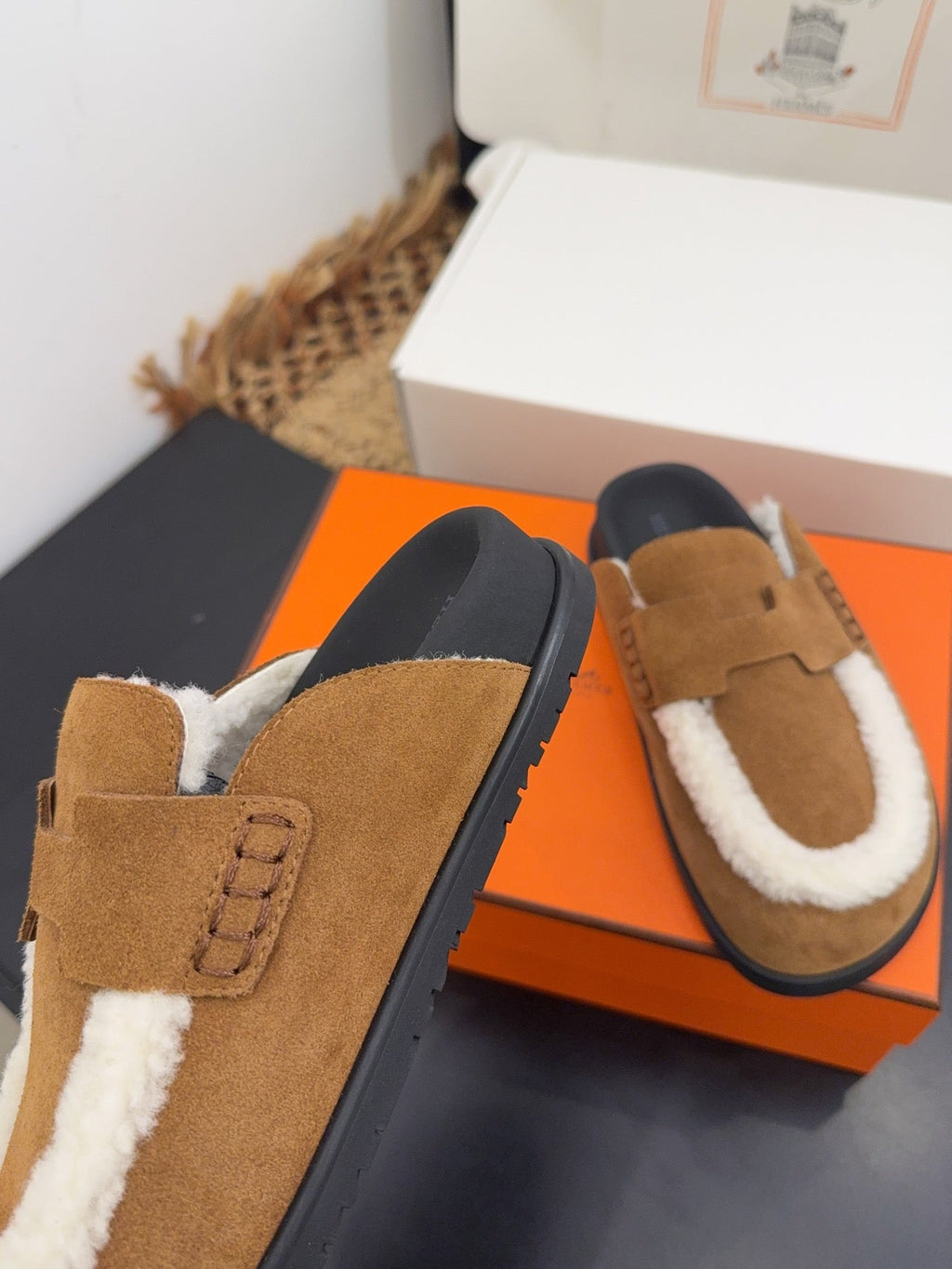 HERMES 25S MULE IN SOFT BROWN SUEDE MIX WHITE SHEARLING