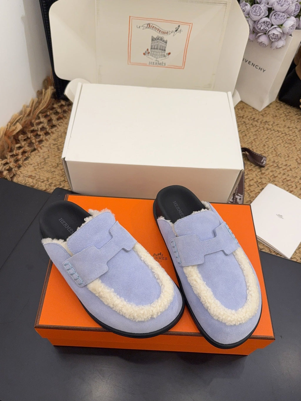 HERMES 25S MULE IN SOFT LAVENDER BLUE SUEDE MIX WHITE SHEARLING