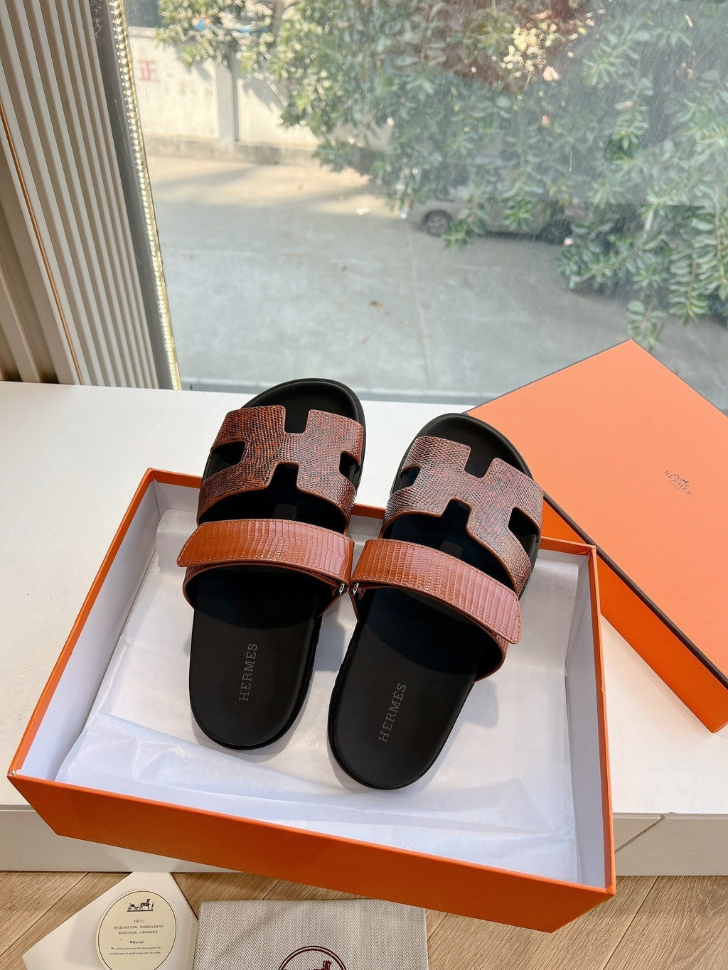 HERMES CHYPRE SANDAL IN PECAN BROWN LIZARD SKIN