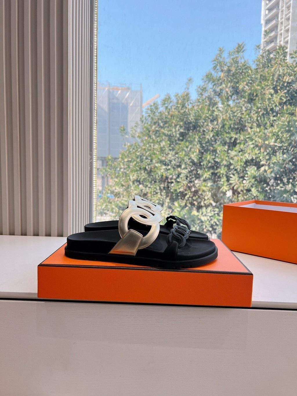HERMES EXTRA SANDAL IN GOLD MIX BLACK CALFSKIN