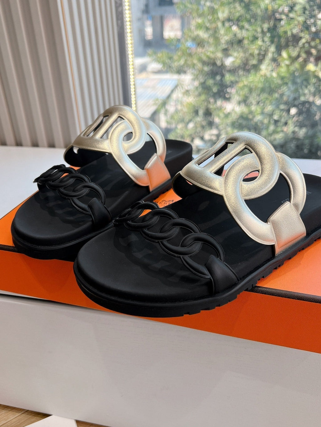 HERMES EXTRA SANDAL IN GOLD MIX BLACK CALFSKIN