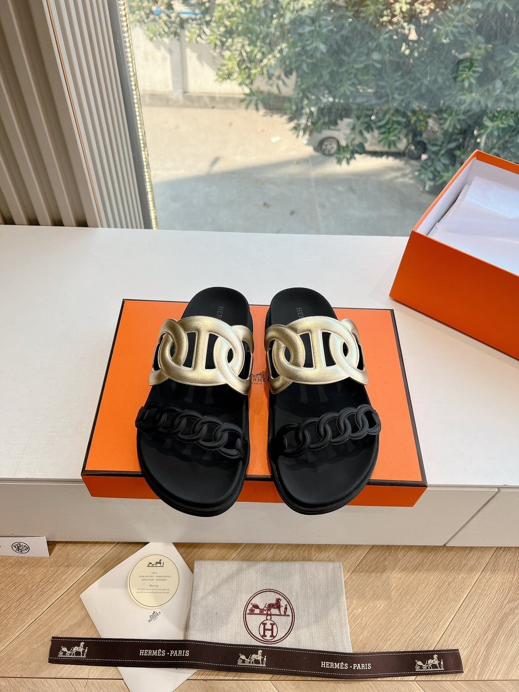 HERMES EXTRA SANDAL IN GOLD MIX BLACK CALFSKIN