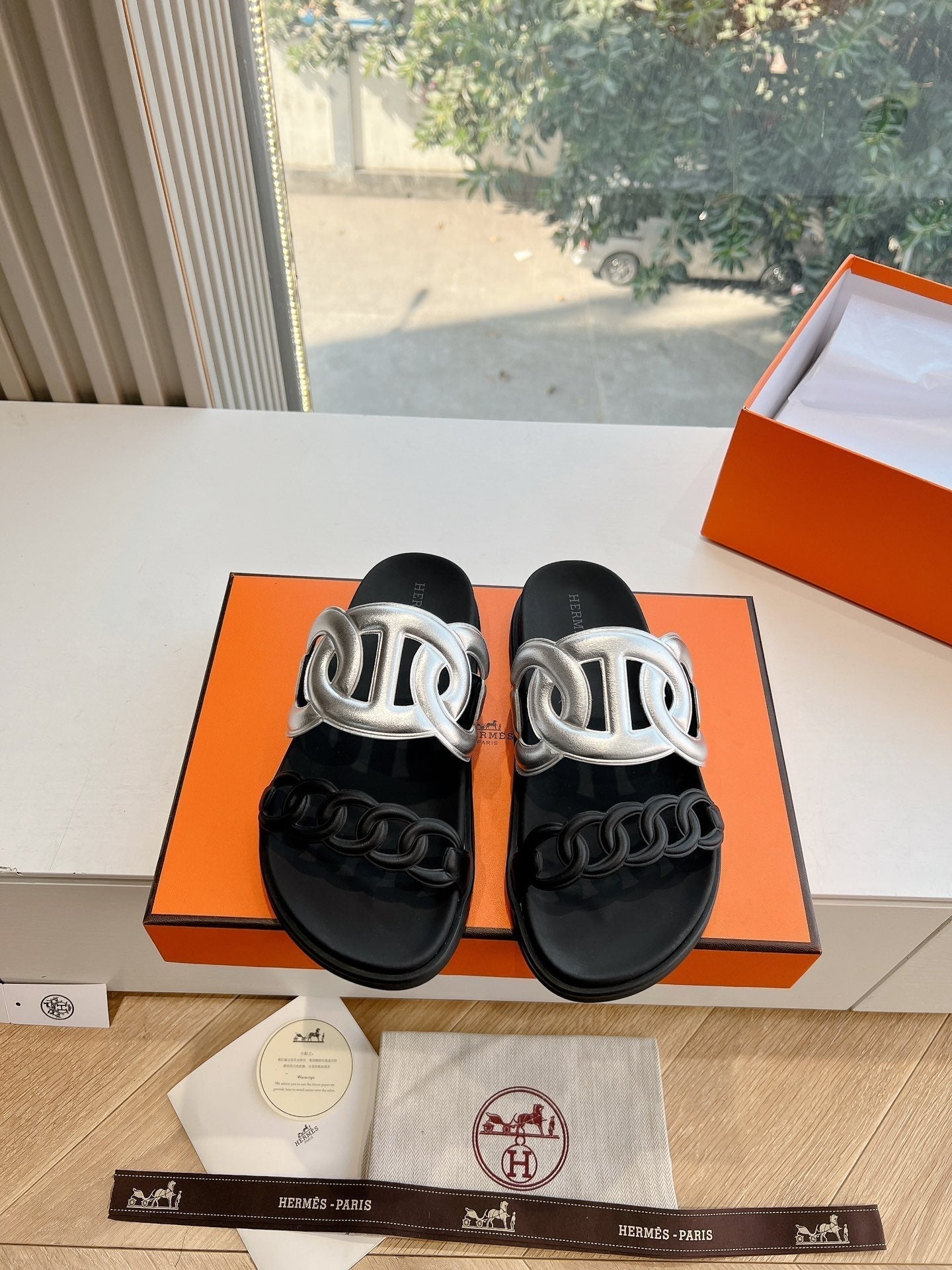 HERMES EXTRA SANDAL IN SILVER MIX BLACK CALFSKIN