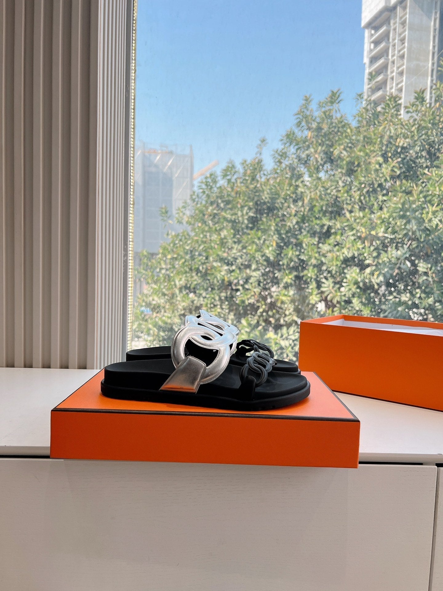 HERMES EXTRA SANDAL IN SILVER MIX BLACK CALFSKIN