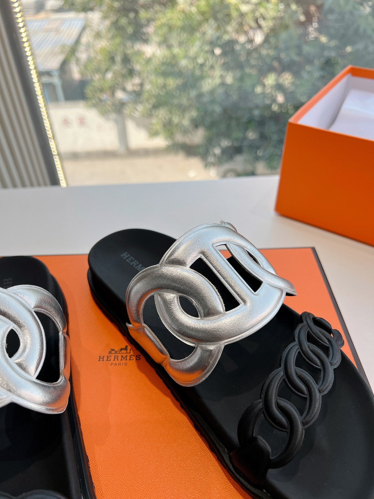 HERMES EXTRA SANDAL IN SILVER MIX BLACK CALFSKIN