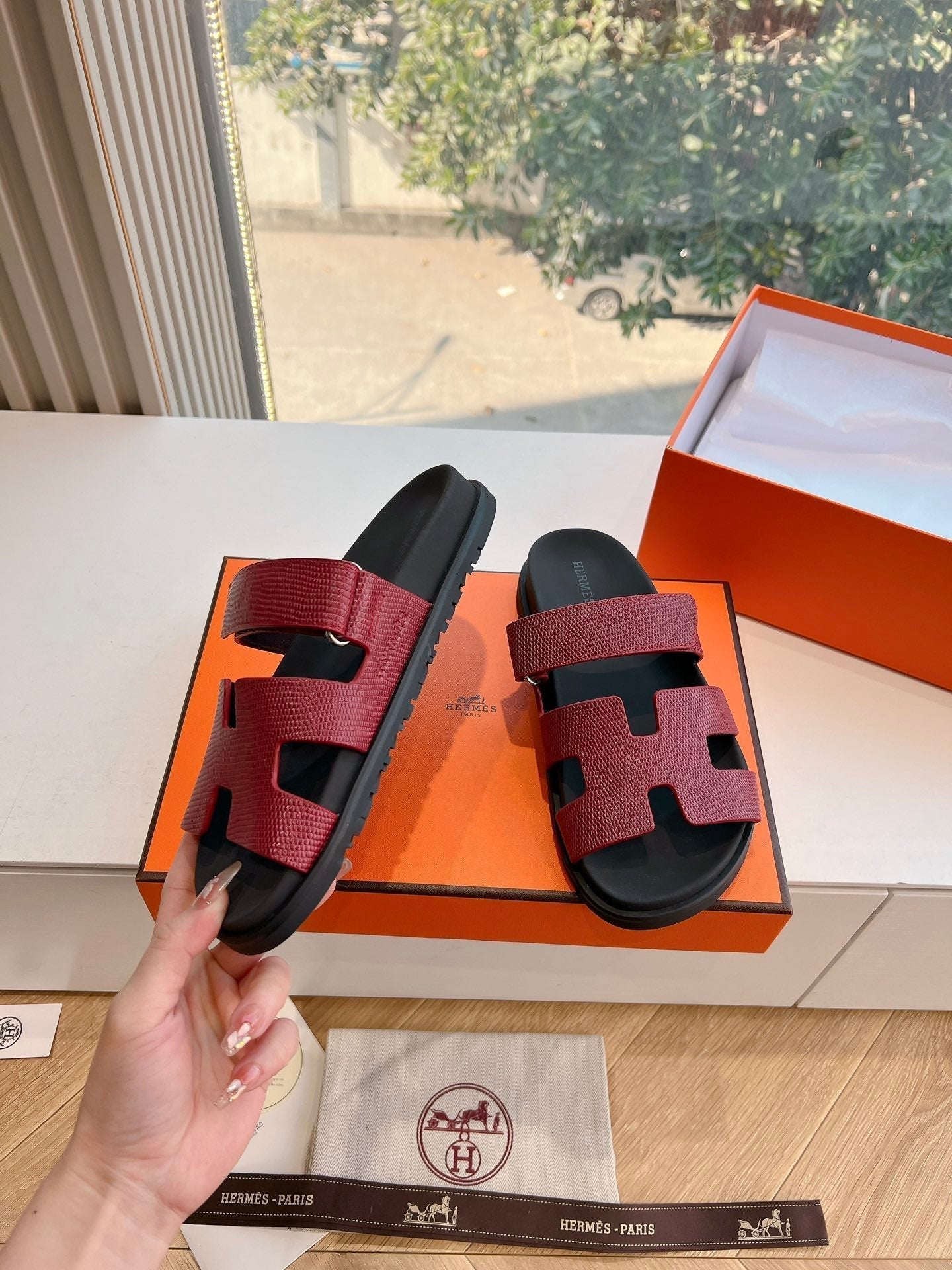 HERMES CHYPRE SANDAL IN CURRANT RED SHINY GRAINED CALFSKIN