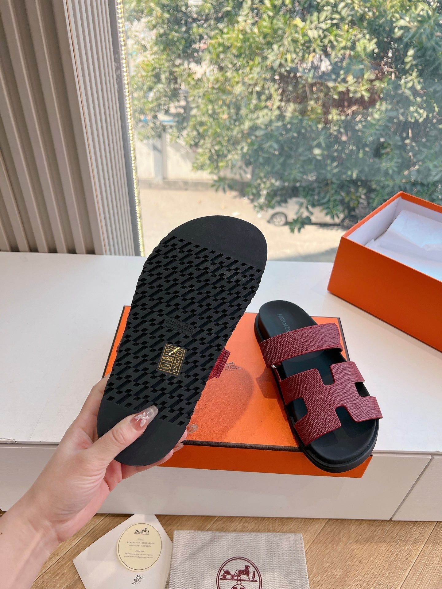 HERMES CHYPRE SANDAL IN CURRANT RED SHINY GRAINED CALFSKIN