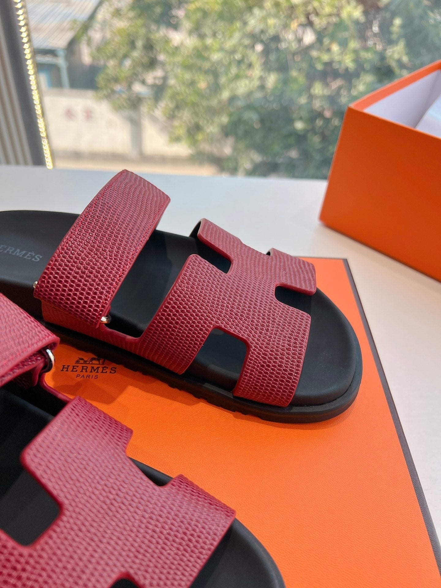 HERMES CHYPRE SANDAL IN CURRANT RED SHINY GRAINED CALFSKIN