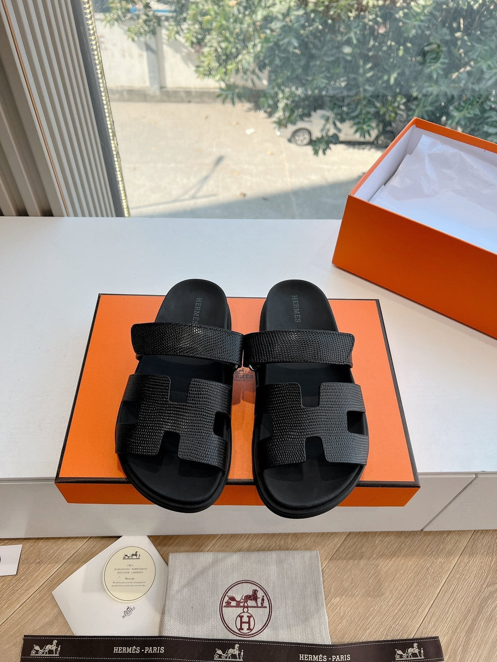 HERMES CHYPRE SANDAL IN BLACK SHINY GRAINED CALFSKIN