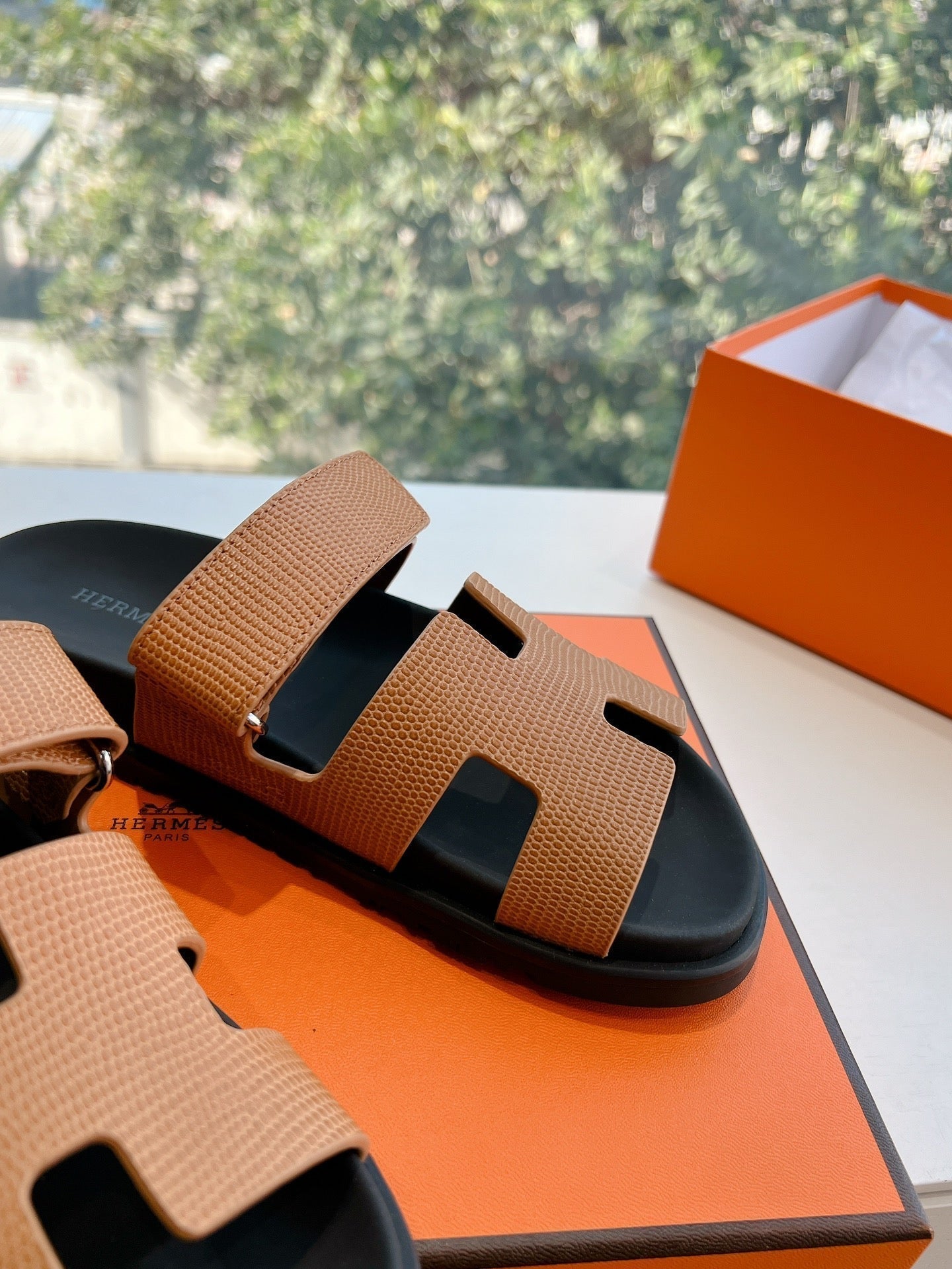 HERMES CHYPRE SANDAL IN CIDER BROWN SHINY GRAINED CALFSKIN