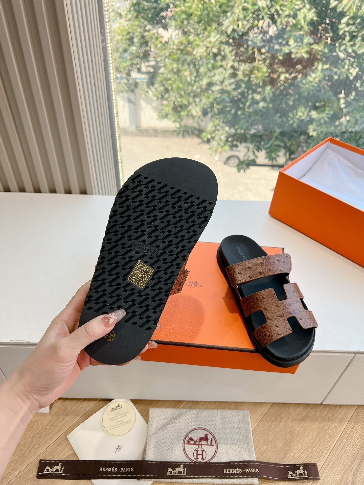 HERMES CHYPRE SANDAL IN CHOCOLATE BROWN GRAINED CALFSKIN