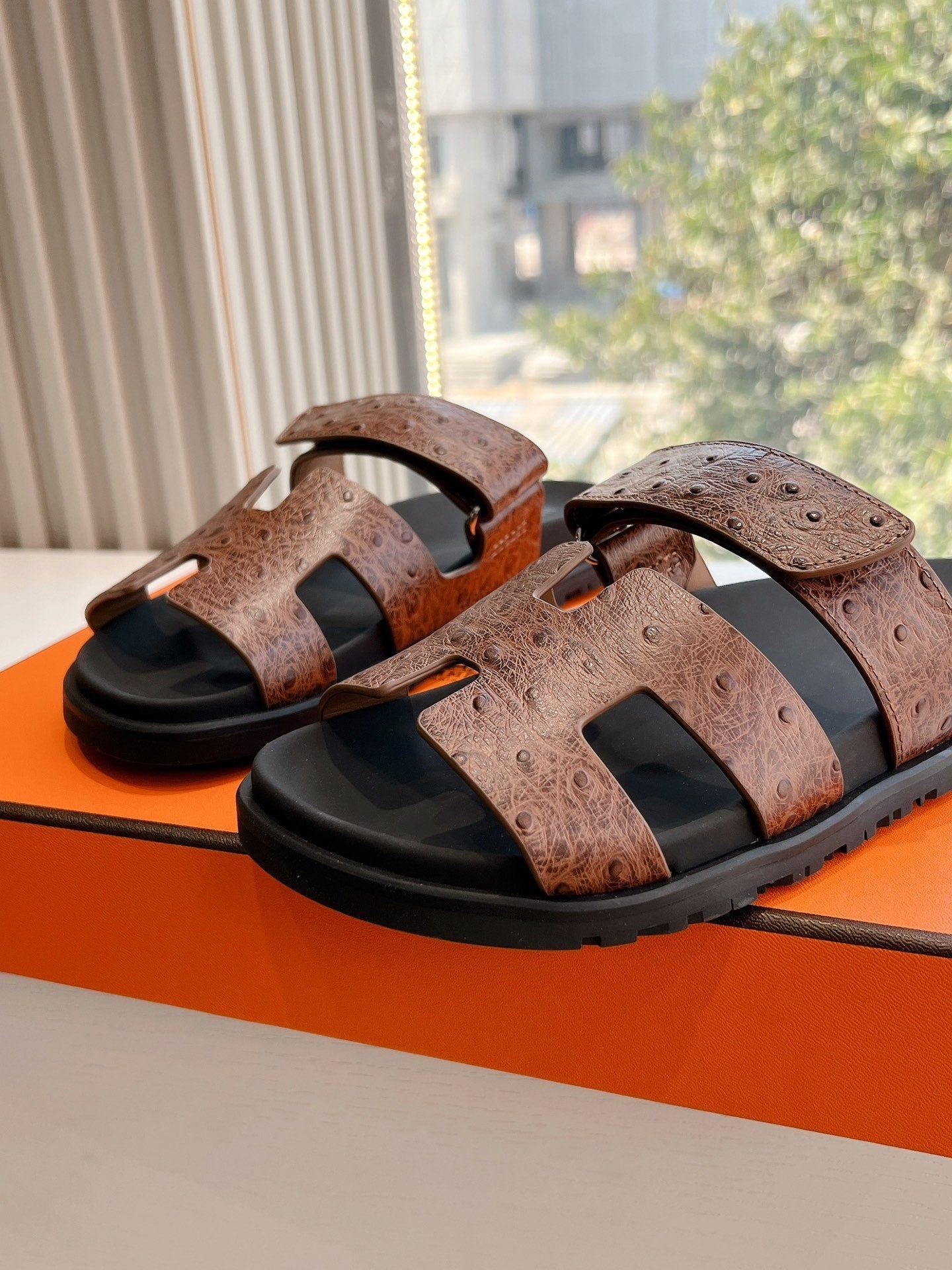 HERMES CHYPRE SANDAL IN CHOCOLATE BROWN GRAINED CALFSKIN
