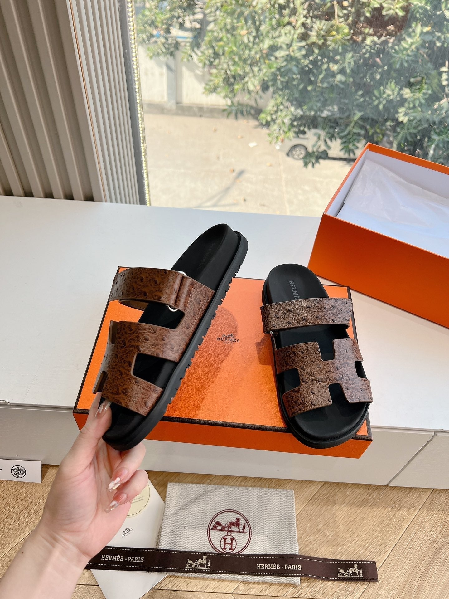 HERMES CHYPRE SANDAL IN CHOCOLATE BROWN GRAINED CALFSKIN