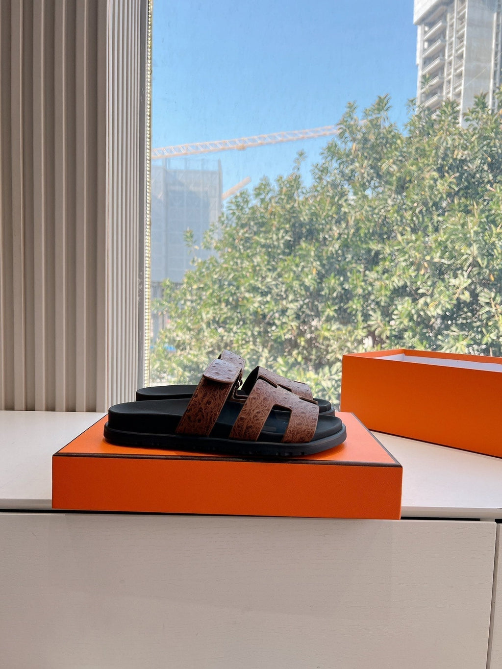 HERMES CHYPRE SANDAL IN CHOCOLATE BROWN GRAINED CALFSKIN