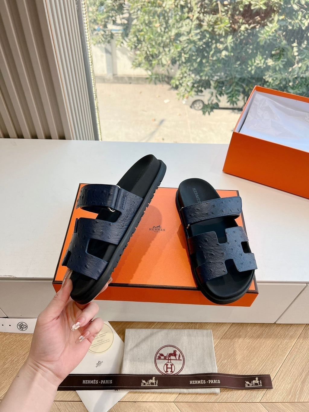 HERMES CHYPRE SANDAL IN BLACK GRAINED CALFSKIN