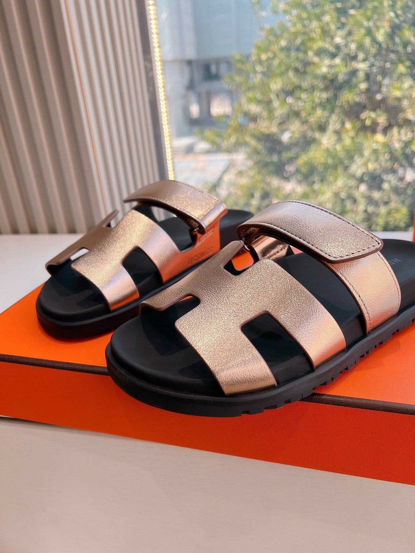HERMES CHYPRE SANDAL IN COPPER BROWN METALLIC CALFSKIN