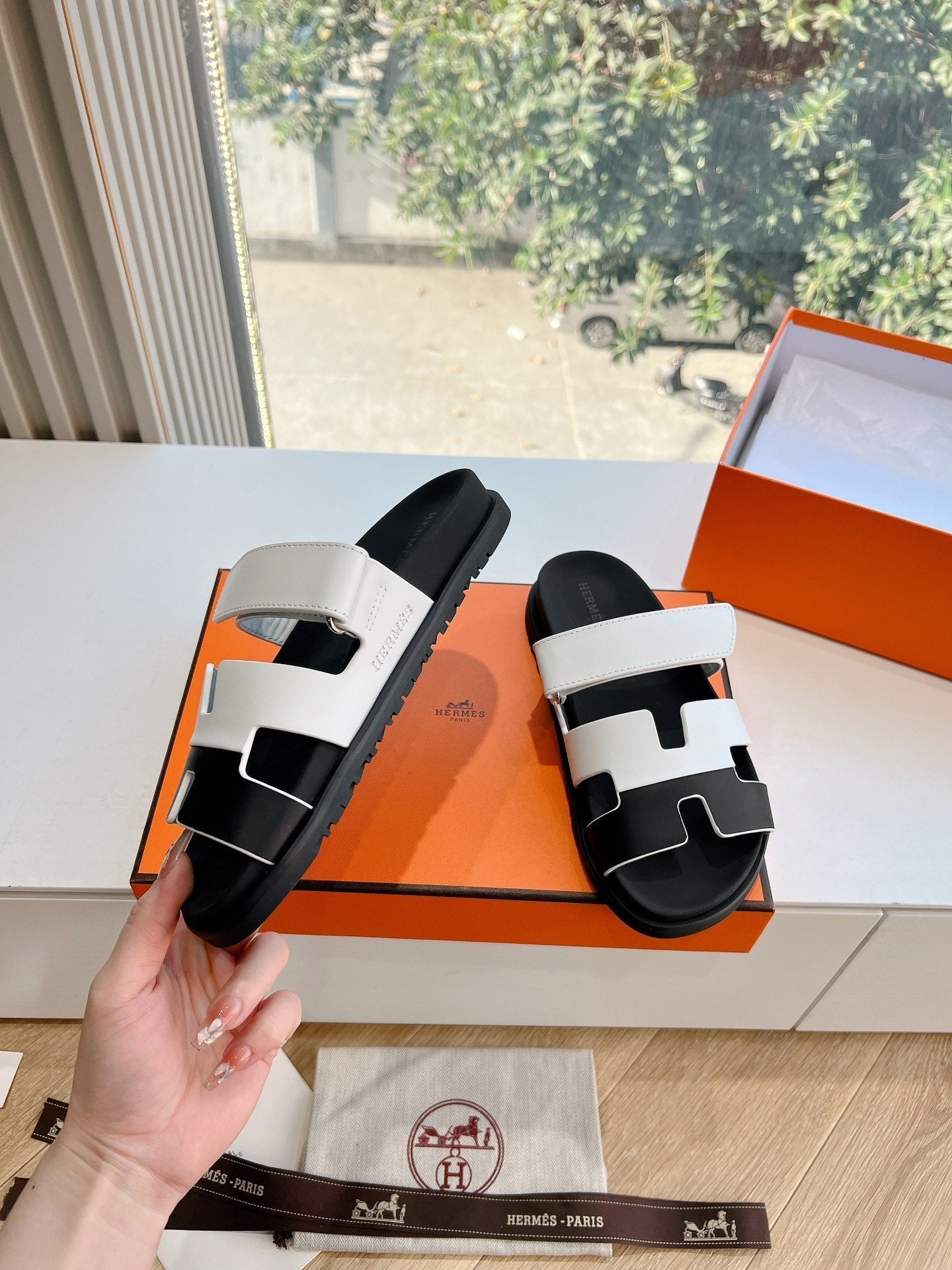 HERMES CHYPRE SANDAL IN WHITE MIX BLACK CALFSKIN