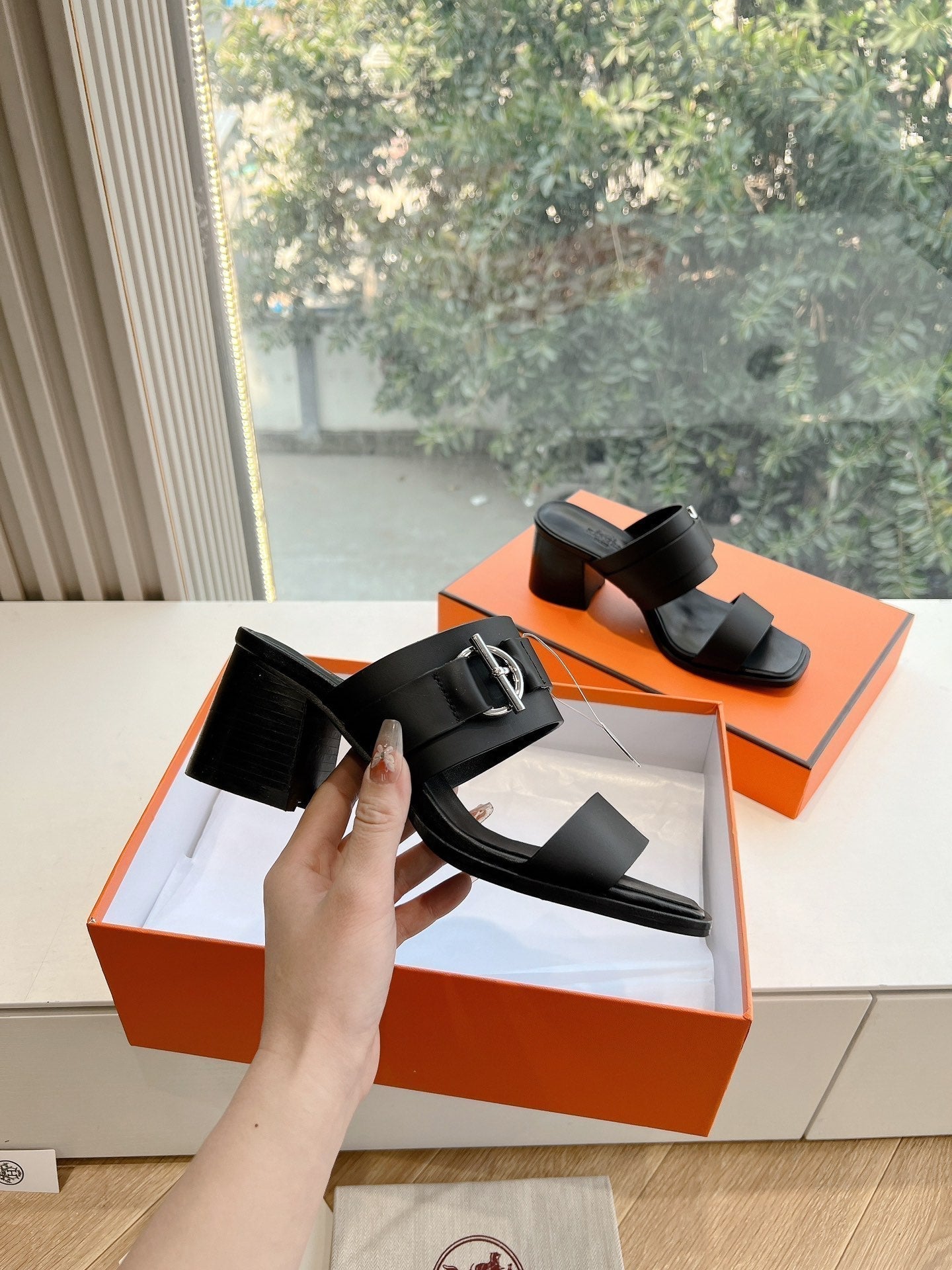 HERMES KUTE 60 SANDAL IN BLACK CALFSKIN