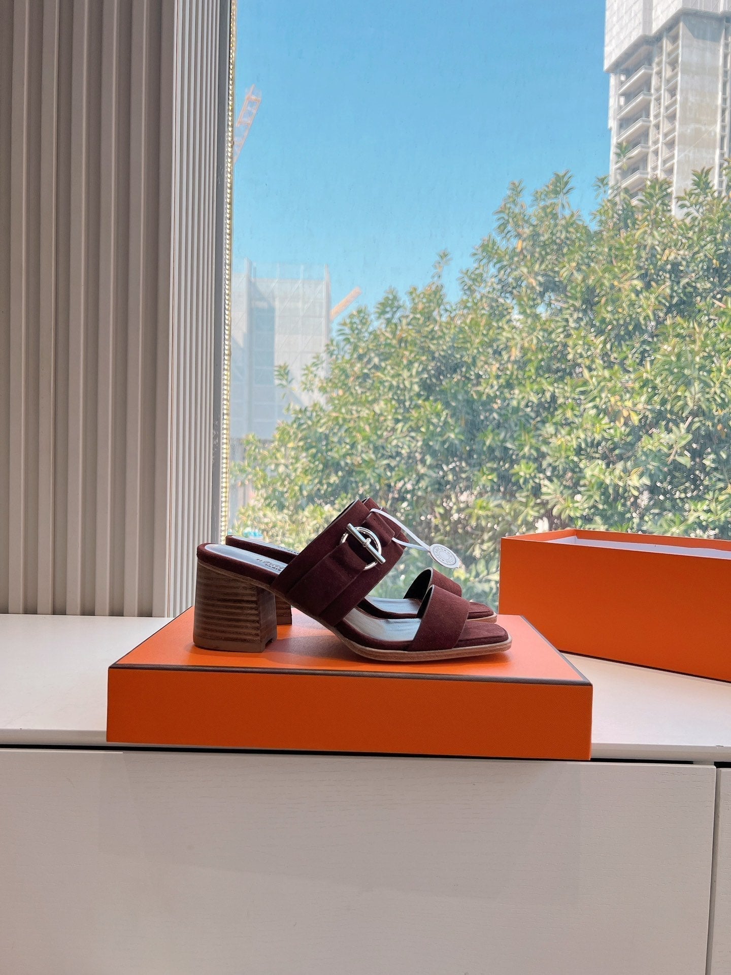 HERMES KUTE 60 SANDAL IN CHESTNUT BROWN SUEDE