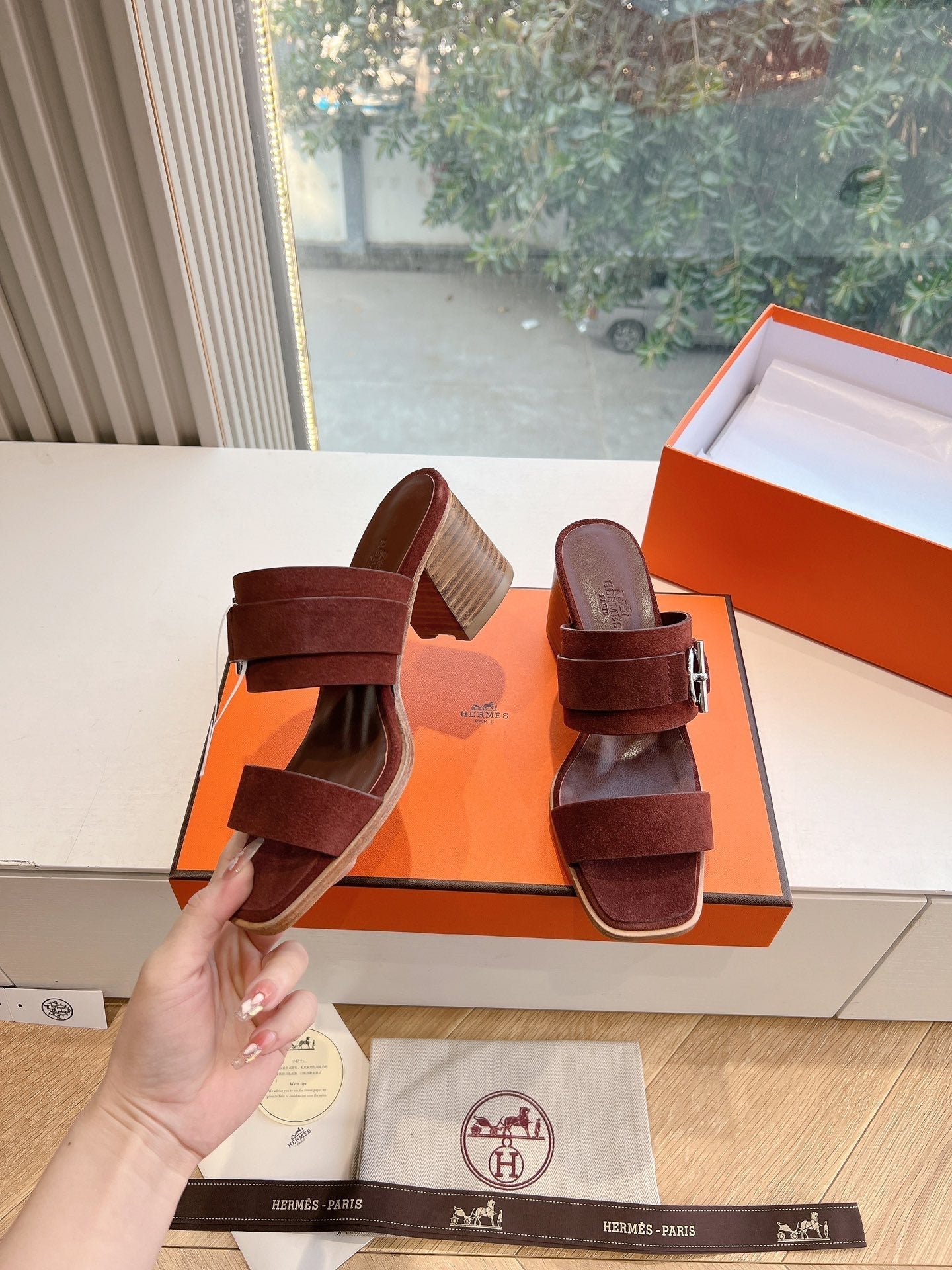HERMES KUTE 60 SANDAL IN CHESTNUT BROWN SUEDE