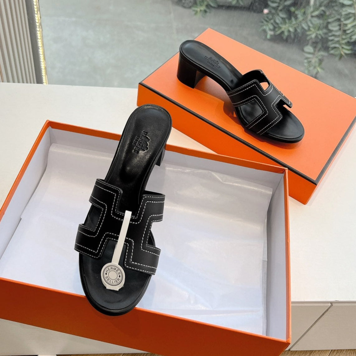 HERMES 0ASIS SANDAL IN BLACK MIX WHITE CALFSKIN