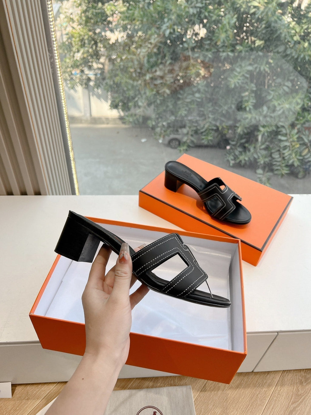 HERMES 0ASIS SANDAL IN BLACK MIX WHITE CALFSKIN