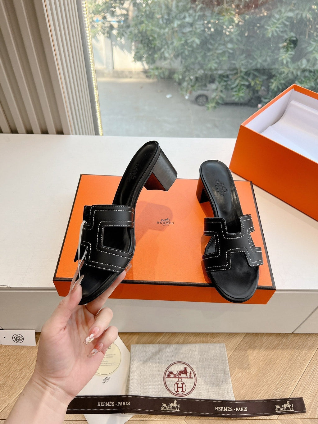 HERMES 0ASIS SANDAL IN BLACK MIX WHITE CALFSKIN