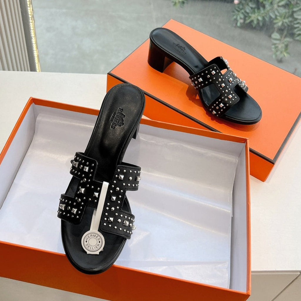 HERMES 0ASIS SANDAL IN BLACK CALFSKIN WITH STUD