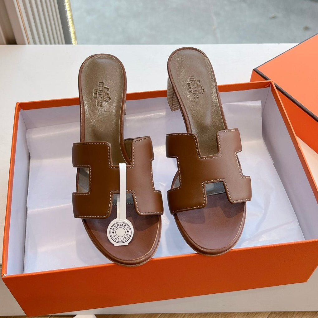 HERMES 0ASIS SANDAL IN CHOCOLATE BROWN CALFSKIN