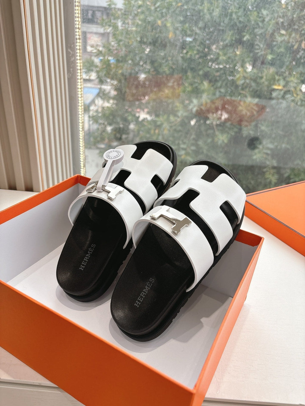 HERMES CHYPRE SANDAL IN WHITE CALFSKIN