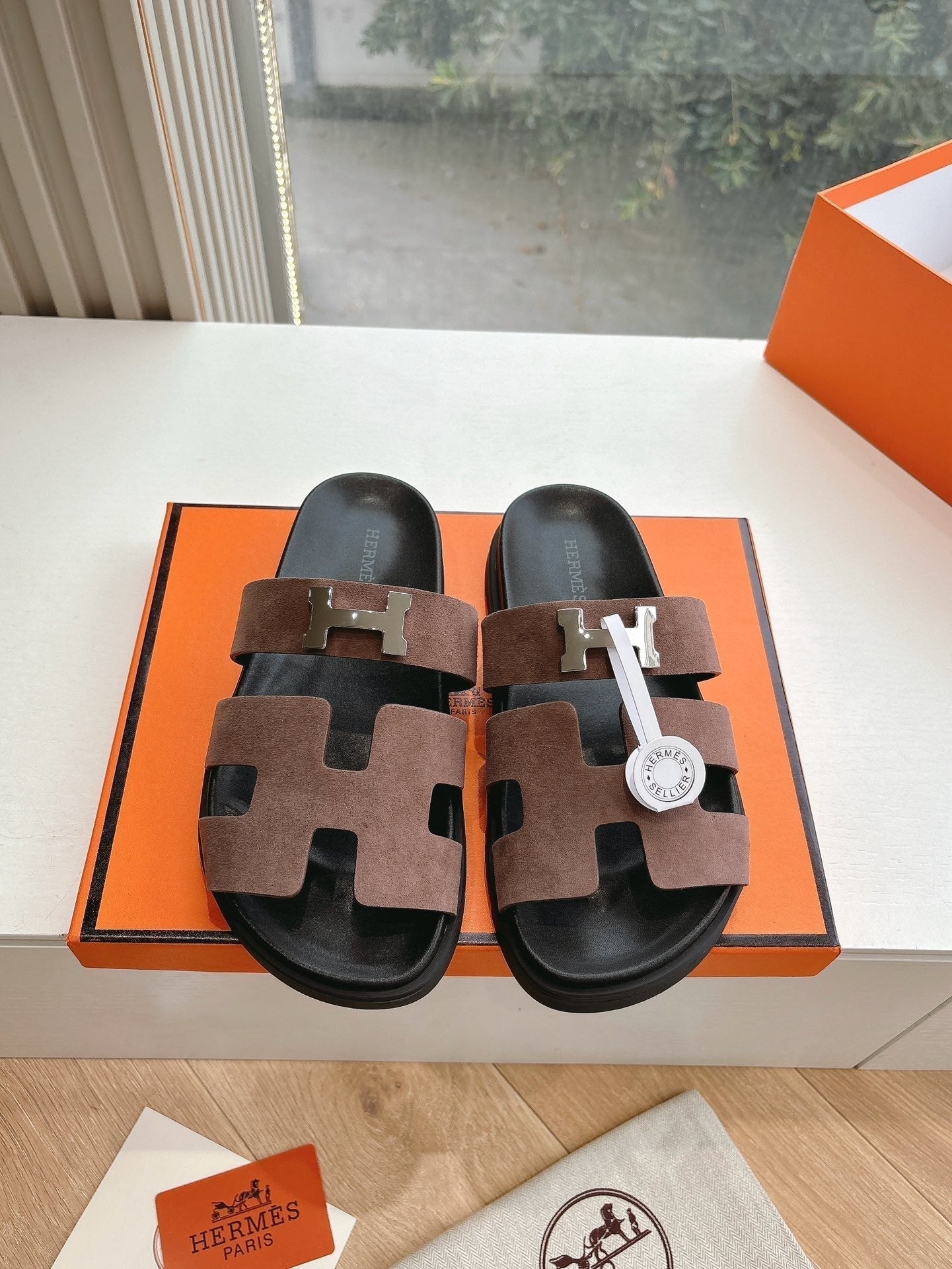 HERMES CHYPRE SANDAL IN MEDIUM BROWN SUEDE