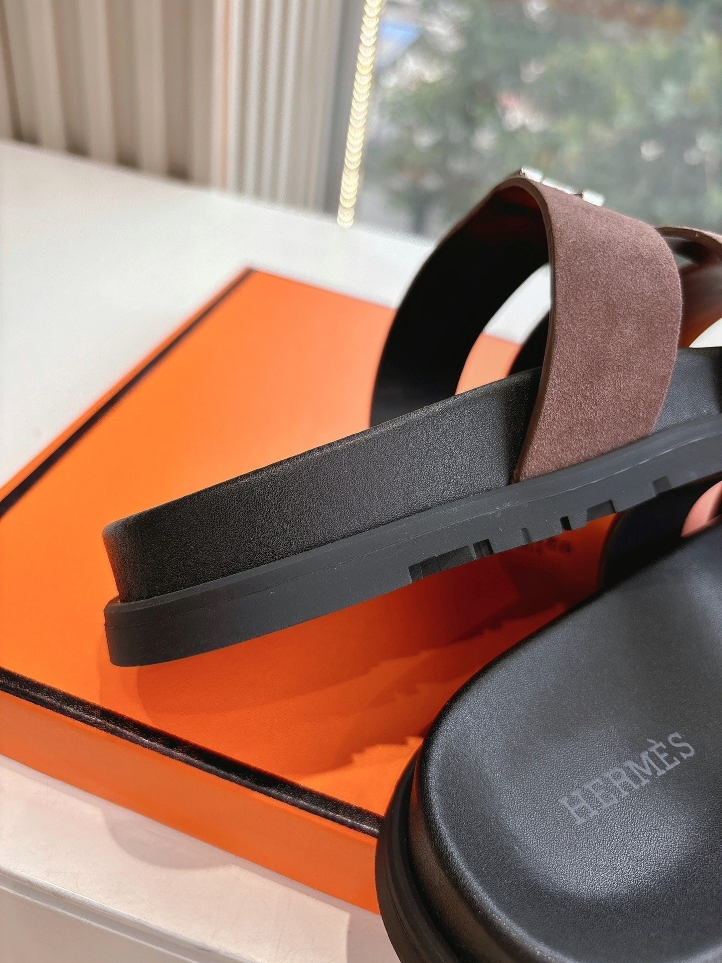 HERMES CHYPRE SANDAL IN MEDIUM BROWN SUEDE