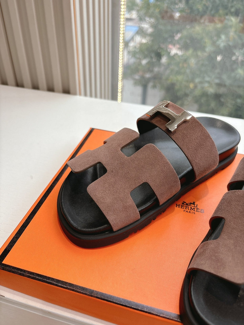 HERMES CHYPRE SANDAL IN MEDIUM BROWN SUEDE