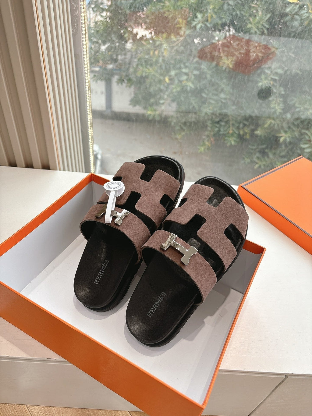 HERMES CHYPRE SANDAL IN MEDIUM BROWN SUEDE