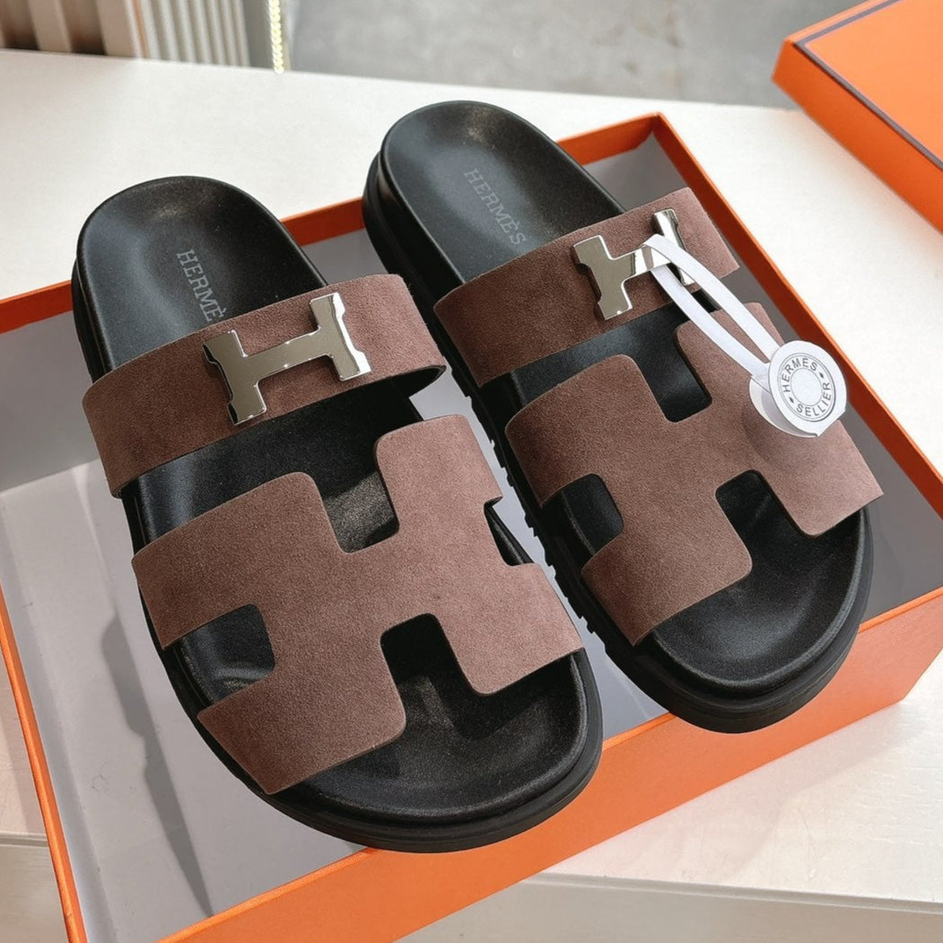 HERMES CHYPRE SANDAL IN MEDIUM BROWN SUEDE