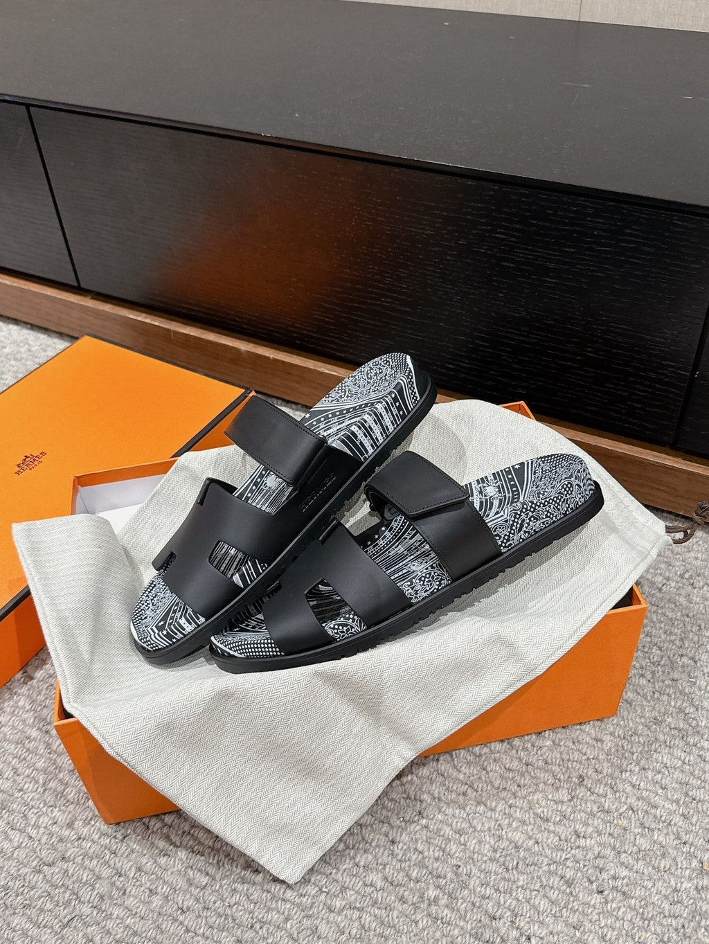 HERMES CHYPRE SANDAL BLACK CALFSKIN UNIQUE