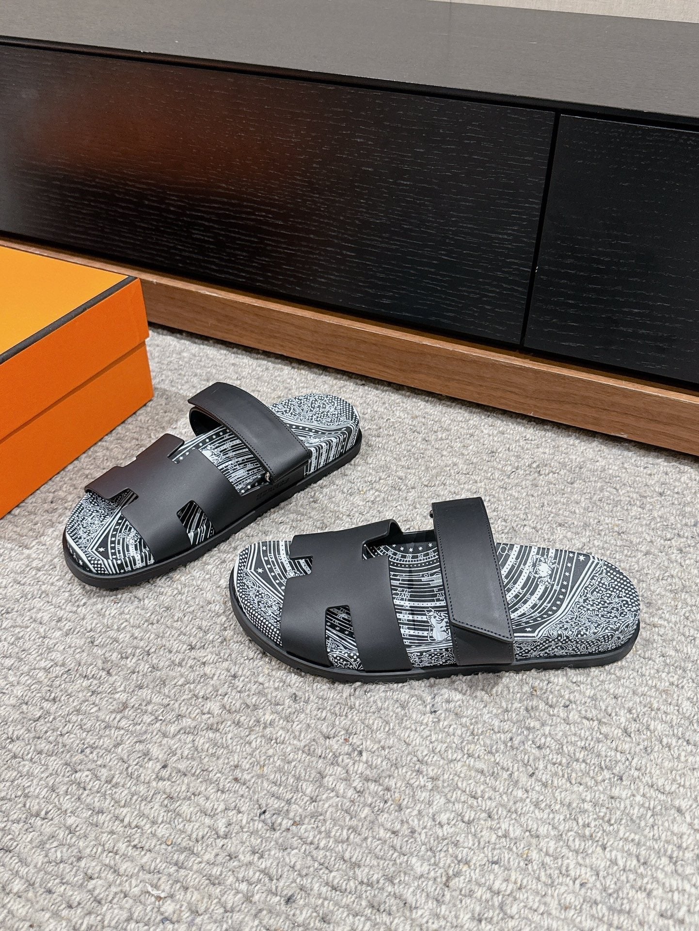 HERMES CHYPRE SANDAL BLACK CALFSKIN UNIQUE
