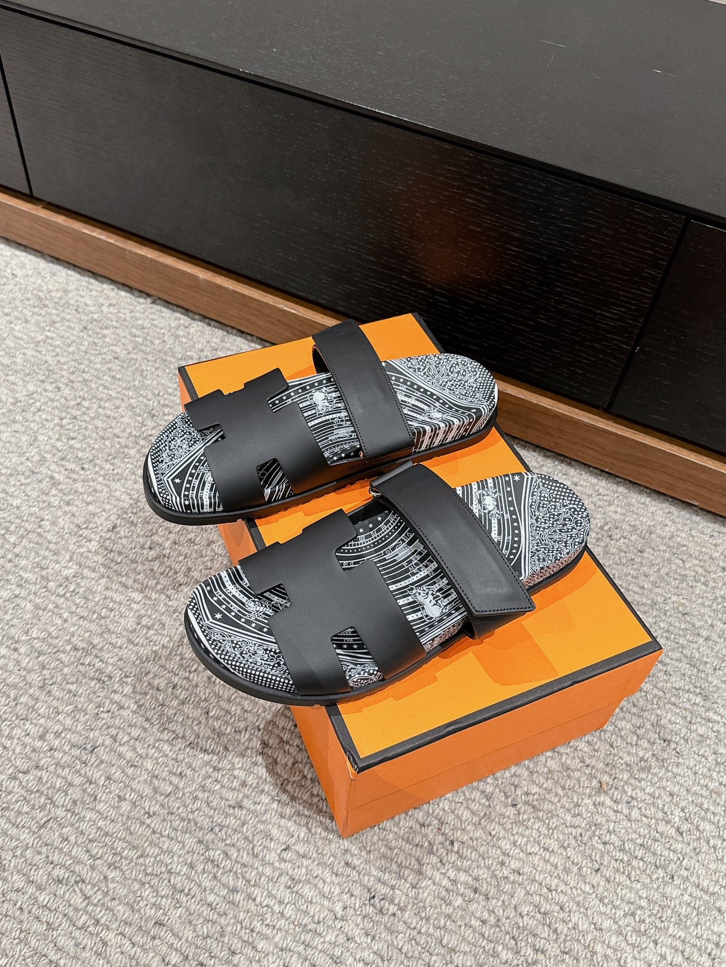 HERMES CHYPRE SANDAL BLACK CALFSKIN UNIQUE
