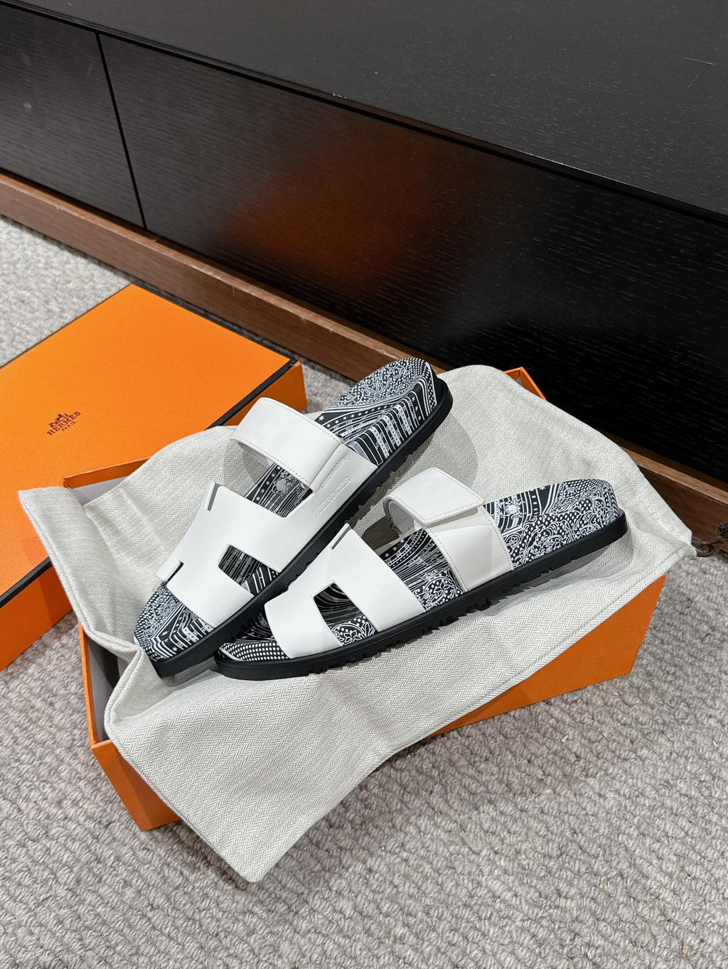 HERMES CHYPRE SANDAL WHITE CALFSKIN UNIQUE