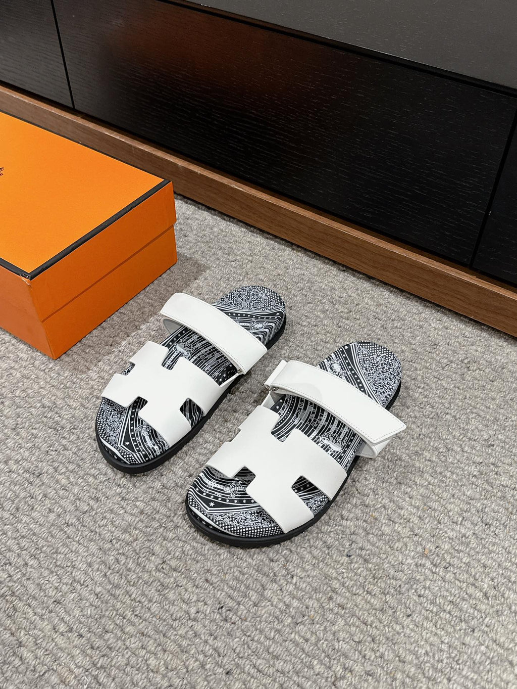 HERMES CHYPRE SANDAL WHITE CALFSKIN UNIQUE