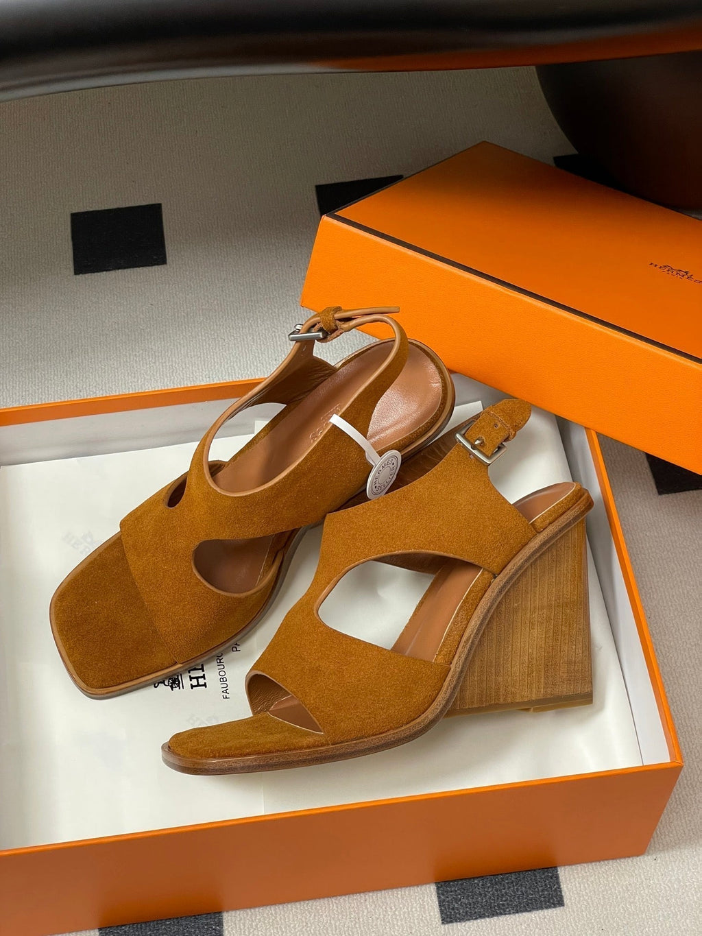 HERMES 25S KALYA WEDGE SANDAL 100 MM IN BROWN SUEDE