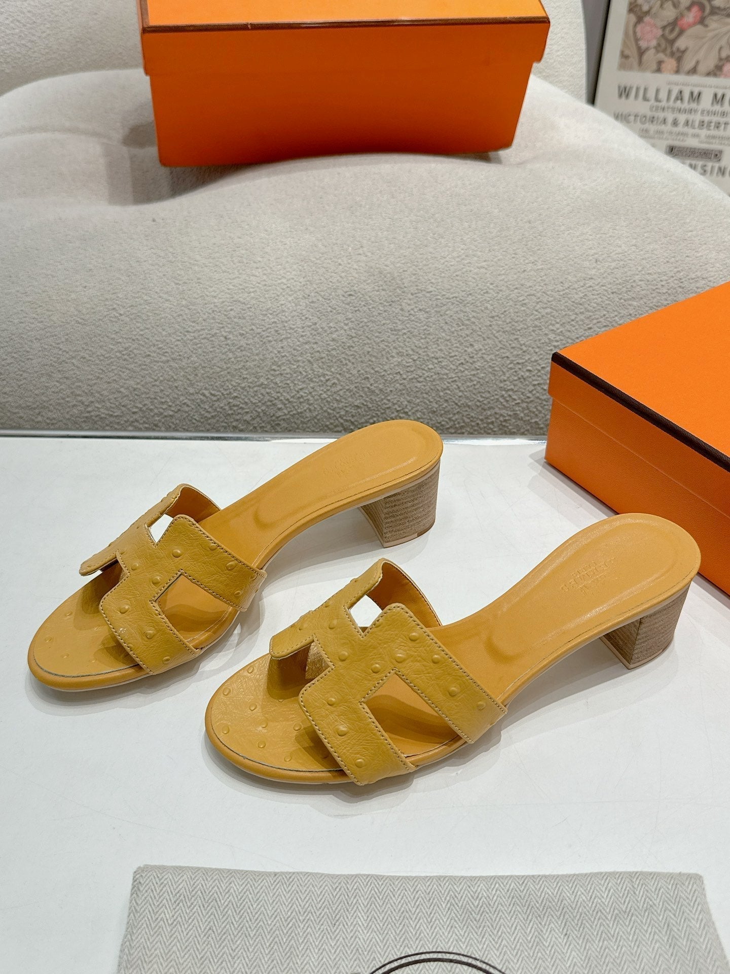 HERMES 0ASIS SANDAL CARAMEL CALFSKIN SPECIAL