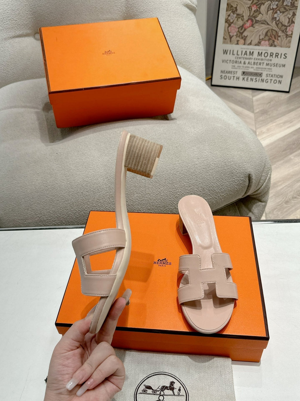 HERMES 0ASIS SANDAL PASTEL PINK CALFSKIN CLASSIC