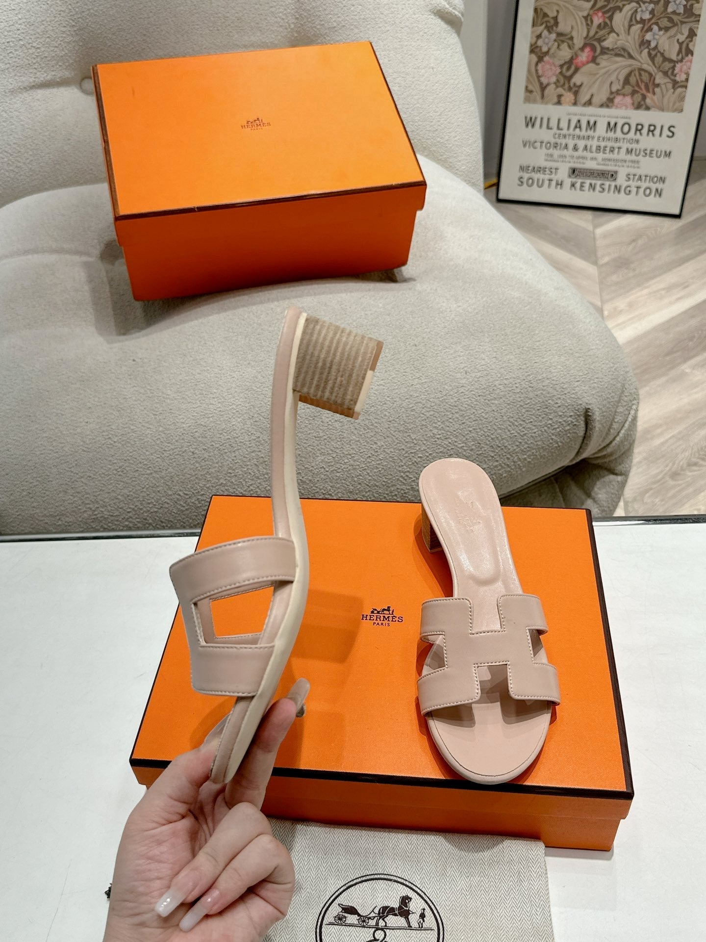 HERMES 0ASIS SANDAL PASTEL PINK CALFSKIN CLASSIC