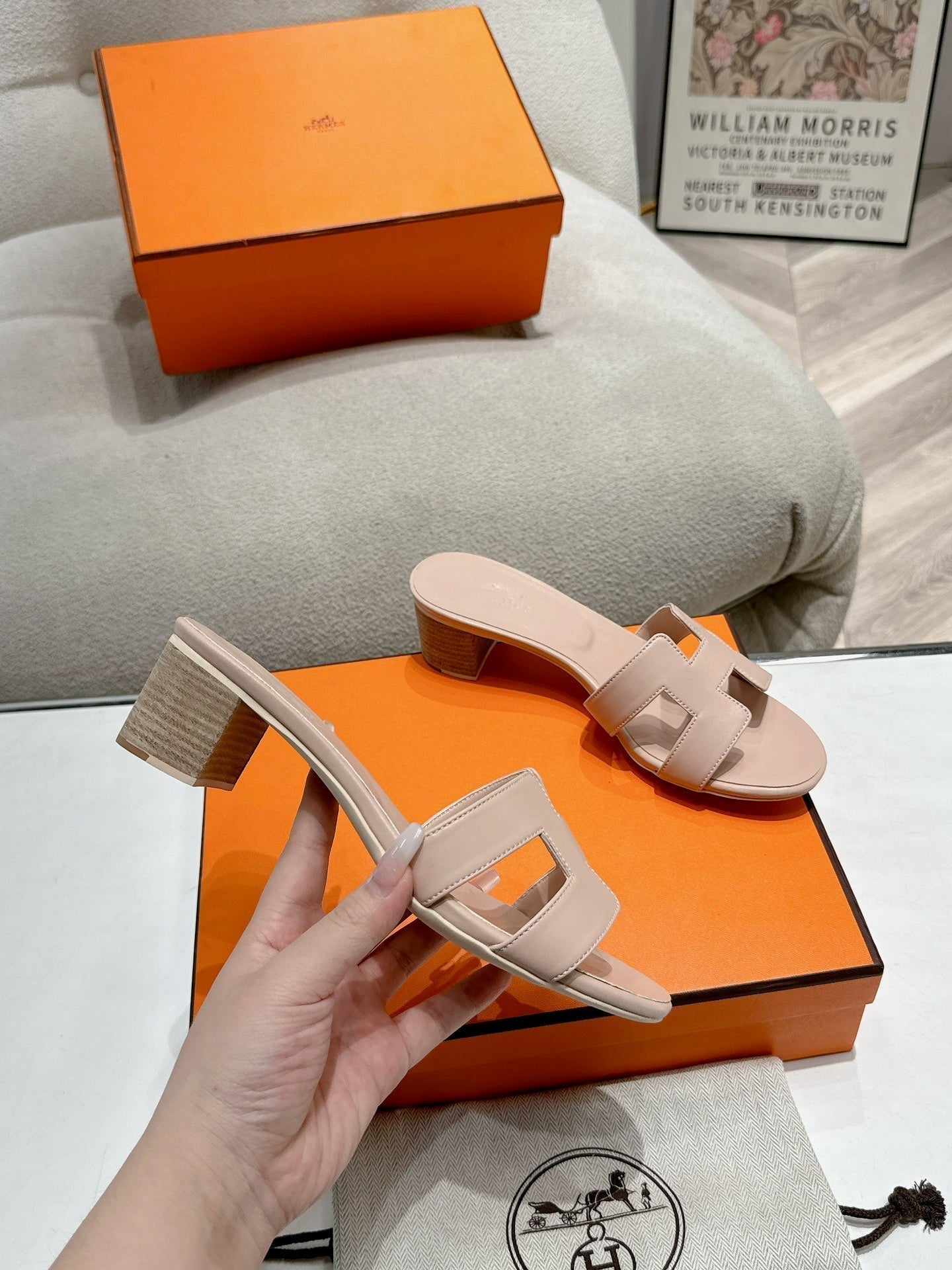 HERMES 0ASIS SANDAL PASTEL PINK CALFSKIN CLASSIC
