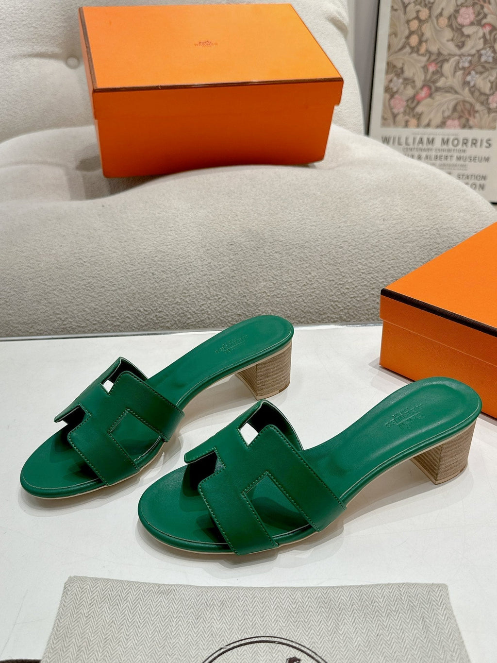 HERMES 0ASIS SANDAL DARK GREEN CALFSKIN CLASSIC