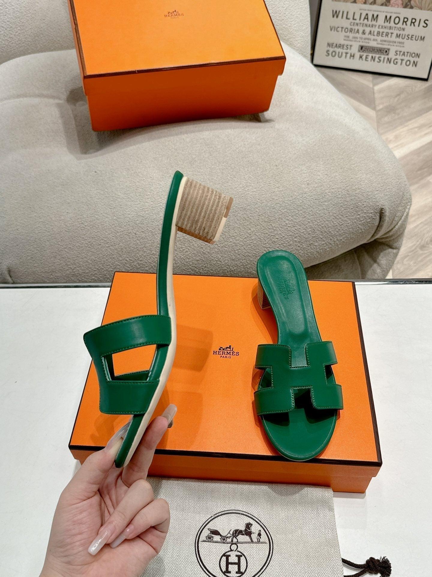 HERMES 0ASIS SANDAL DARK GREEN CALFSKIN CLASSIC