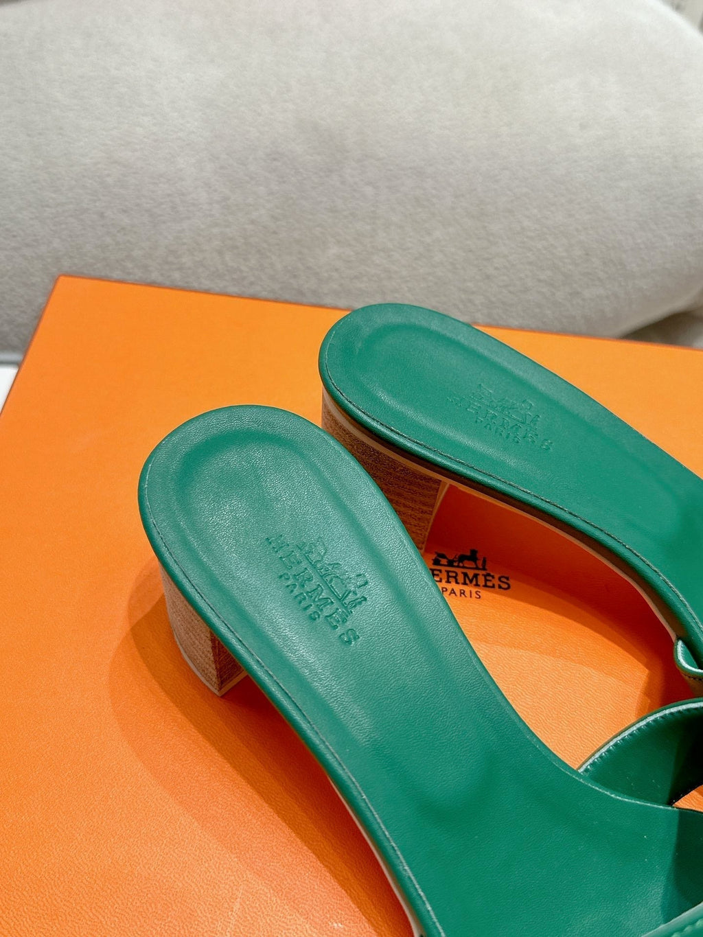 HERMES 0ASIS SANDAL DARK GREEN CALFSKIN CLASSIC