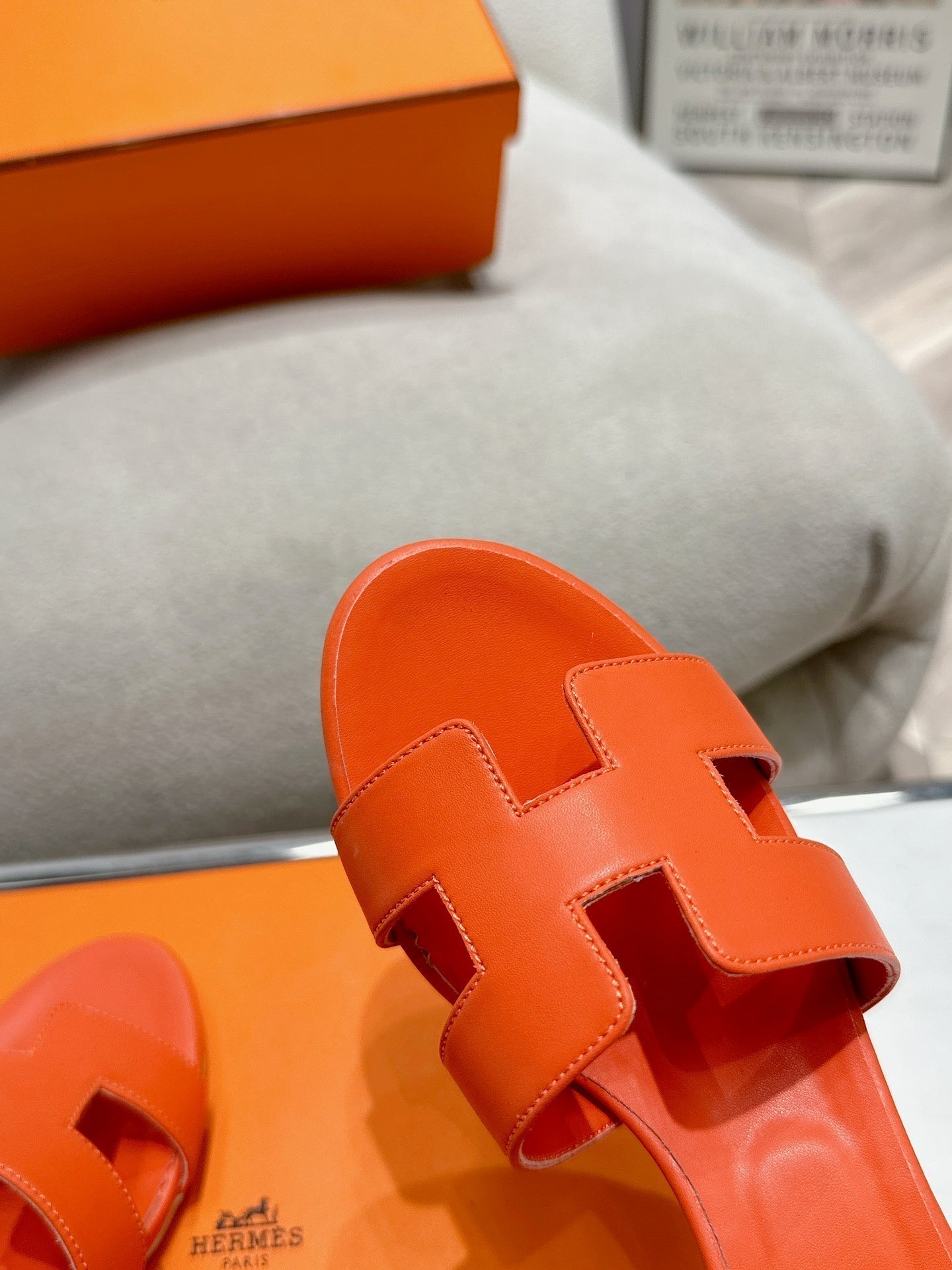 HERMES 0ASIS SANDAL BRIGHT ORANGE CALFSKIN CLASSIC